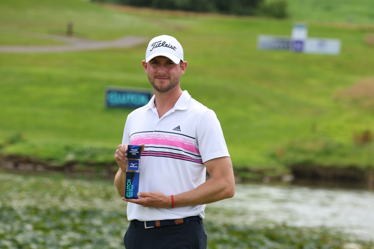 Niall Powell with trophy